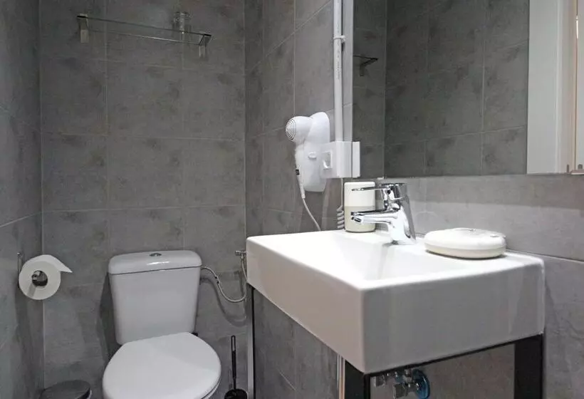 هتل Regina Selfcheckin Smart Rooms