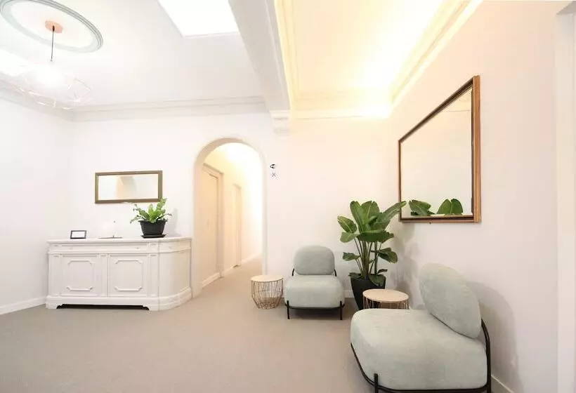 هتل Regina Selfcheckin Smart Rooms