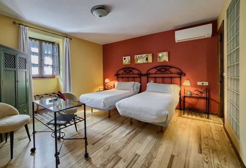 فندق Hostal Almadiero