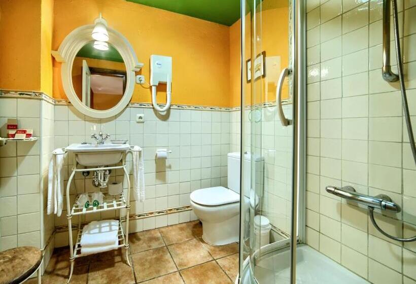 فندق Hostal Almadiero