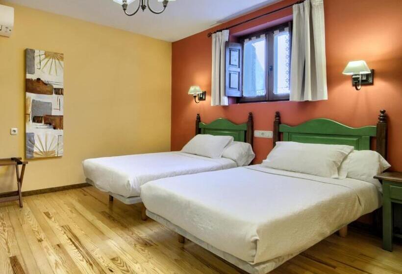 فندق Hostal Almadiero