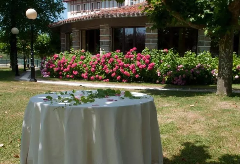 فندق Hostal Ayestaran I