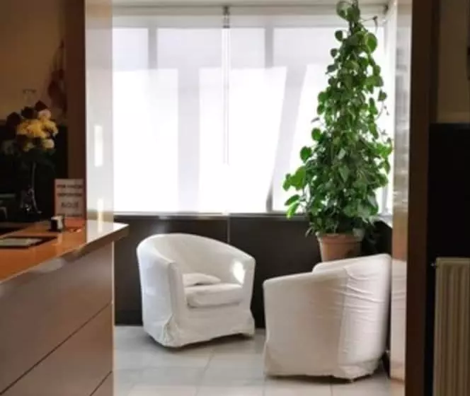 هتل Hostal Falfes