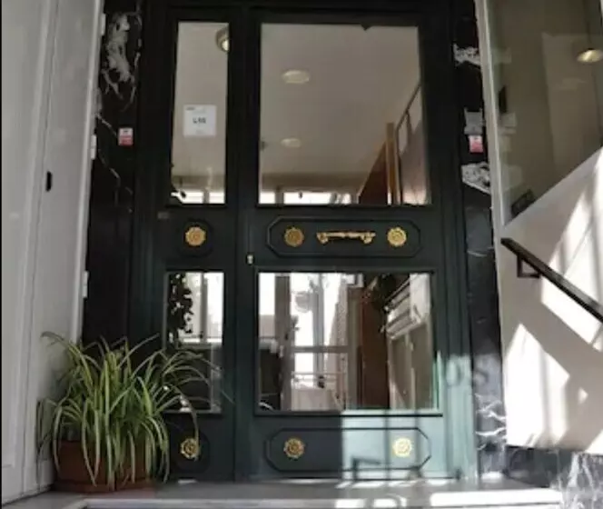 هتل Hostal Falfes