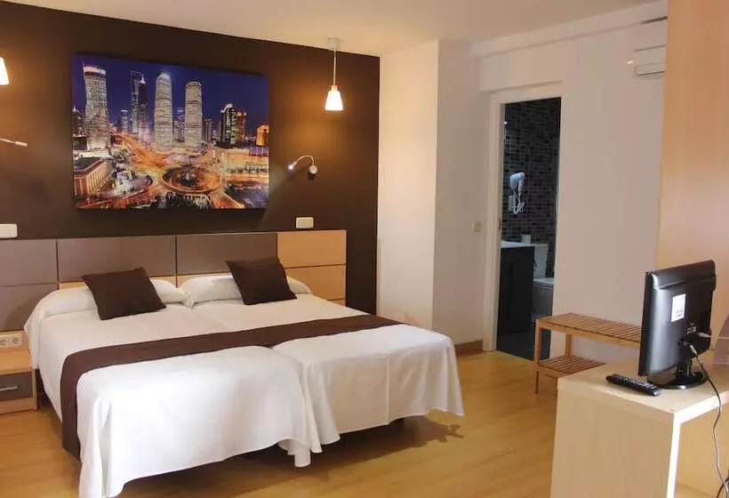 هتل Hostal Falfes