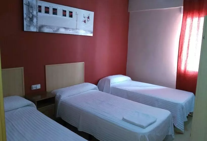 هتل Hostal Falfes