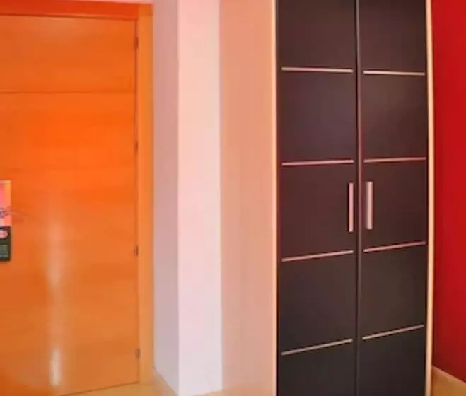 هتل Hostal Falfes