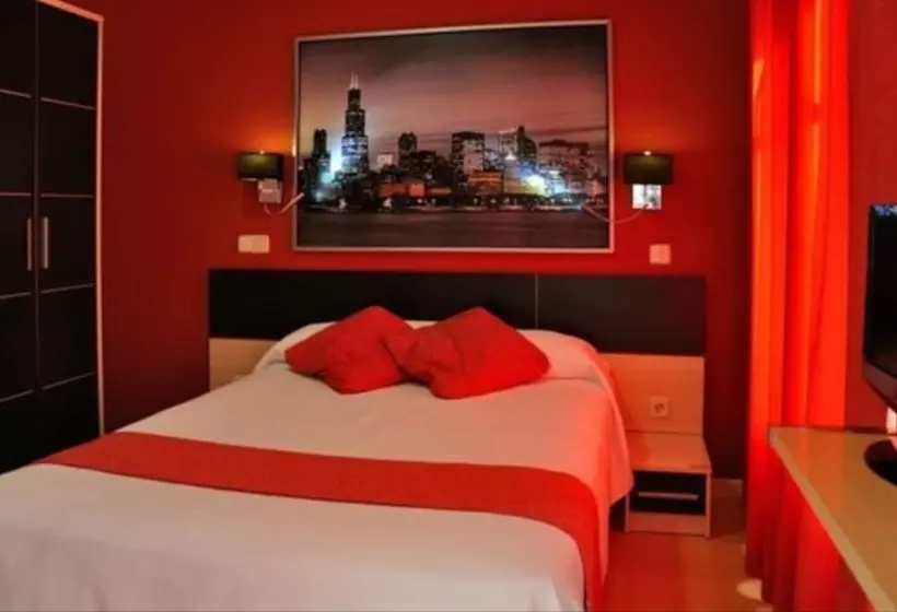 هتل Hostal Falfes
