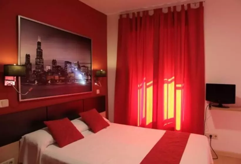 هتل Hostal Falfes
