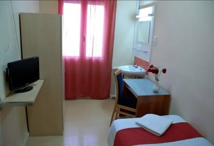 هتل Hostal Falfes