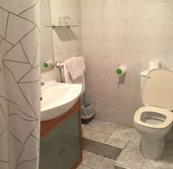 هتل Hostal Hilton