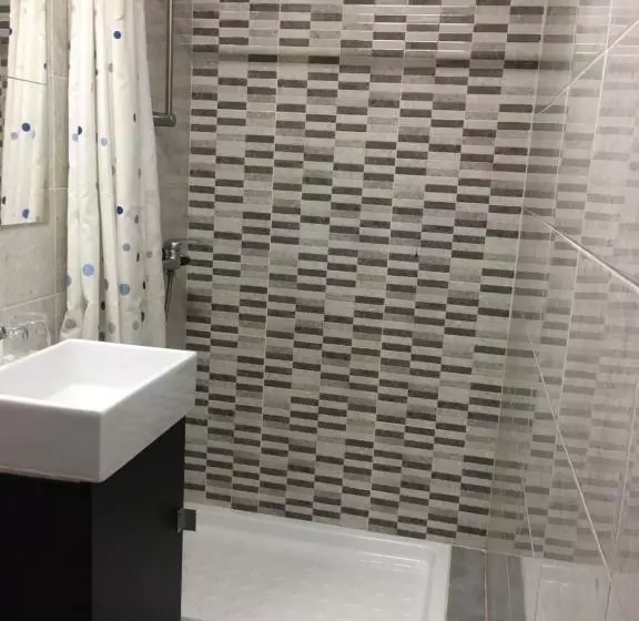 هتل Hostal Hilton