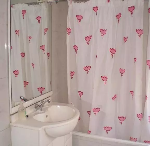 هتل Hostal Hilton