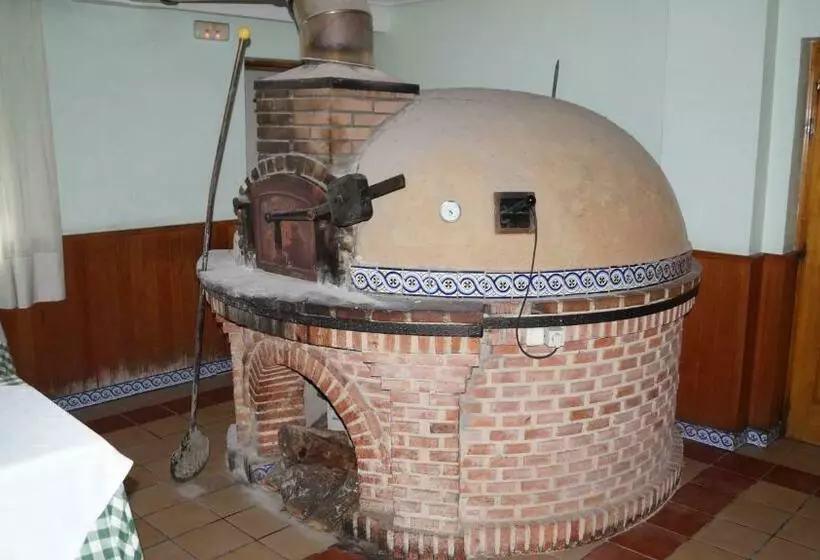 فندق Hostal Los Chopos