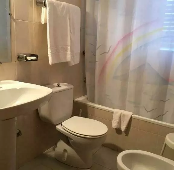 فندق Hostal Los Chopos