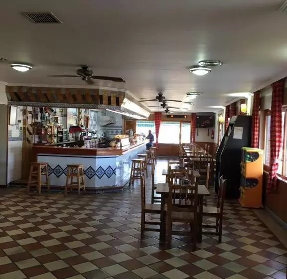 فندق Hostal Los Chopos