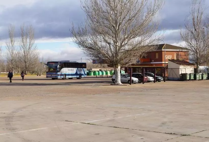 فندق Hostal Los Chopos