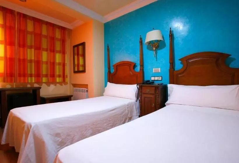 هتل Hostal Victoria Ii