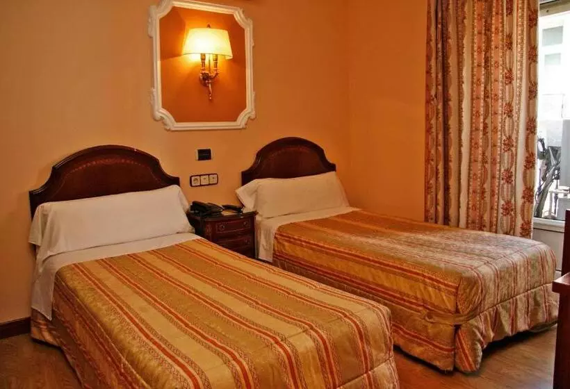 هتل Hostal Victoria Ii