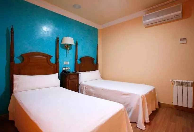 هتل Hostal Victoria Ii