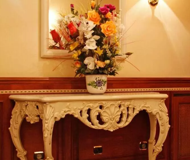 هتل Hostal Victoria Ii