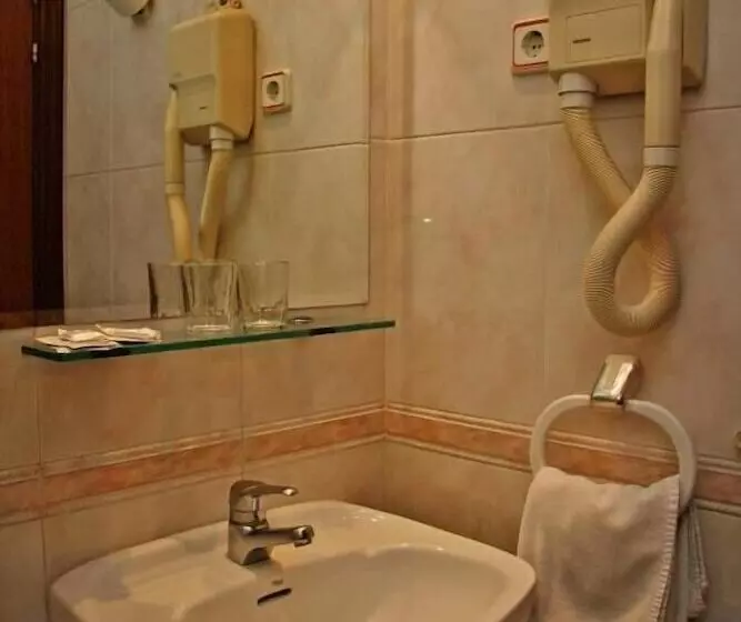 هتل Hostal Victoria Ii