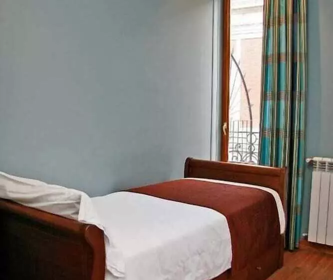 هتل Hostal Victoria Ii