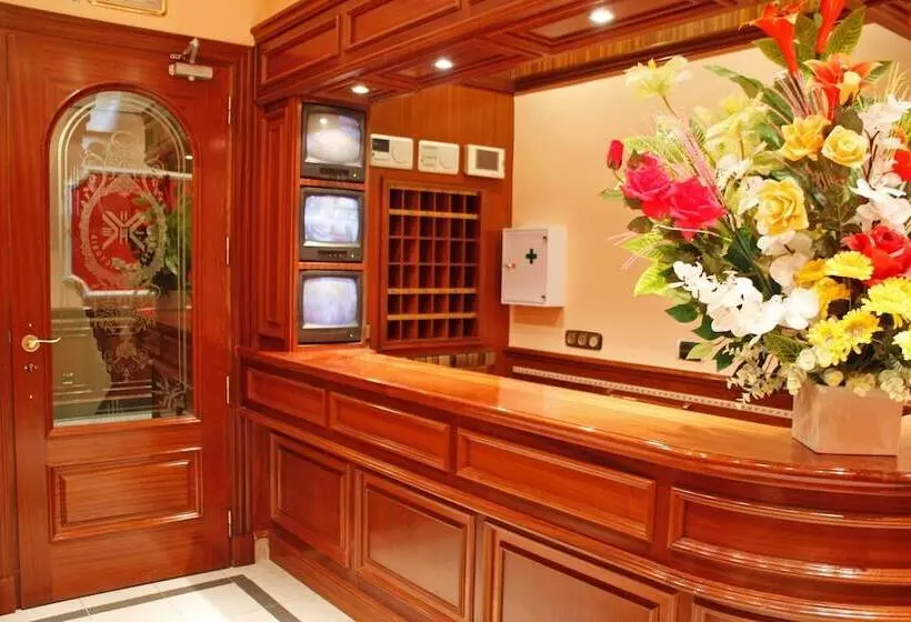 هتل Hostal Victoria Ii