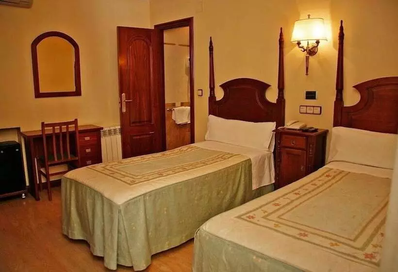 هتل Hostal Victoria Ii