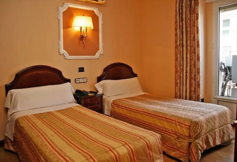 هتل Hostal Victoria Ii