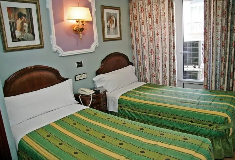 هتل Hostal Victoria Ii