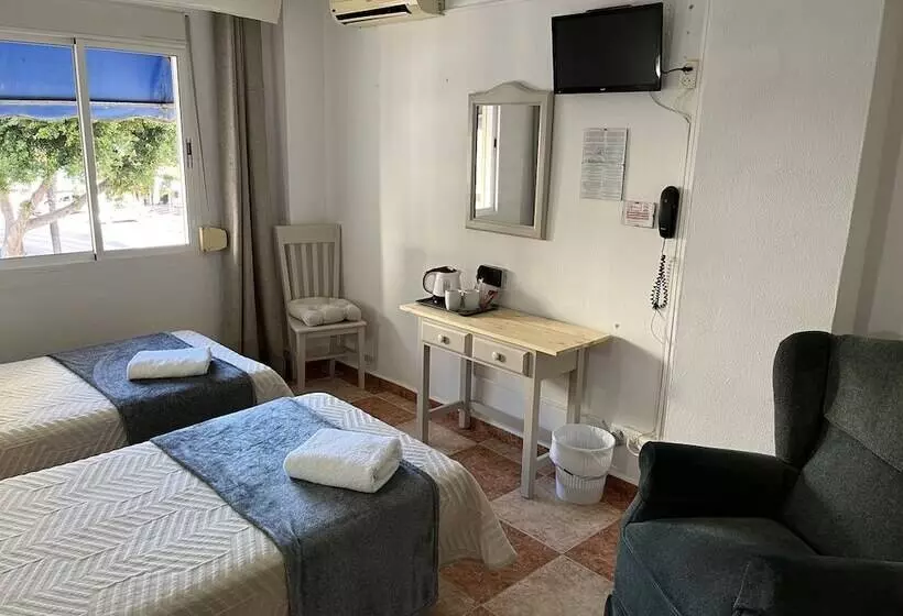 Отель Hostal Virgen Del Rocio Ii