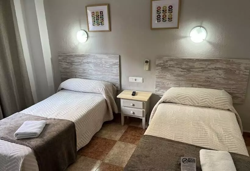 Отель Hostal Virgen Del Rocio Ii