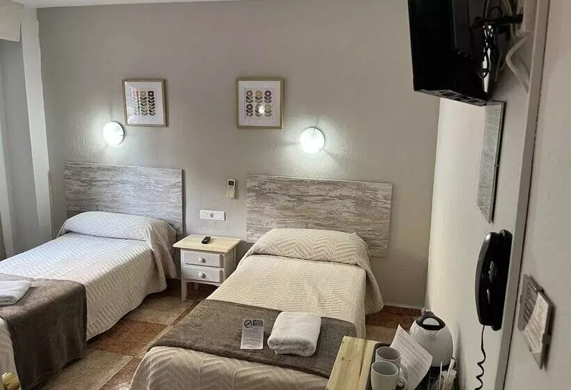 Отель Hostal Virgen Del Rocio Ii