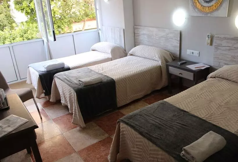 Отель Hostal Virgen Del Rocio Ii