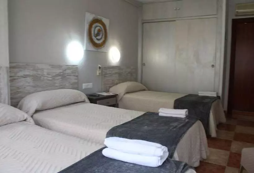 Отель Hostal Virgen Del Rocio Ii