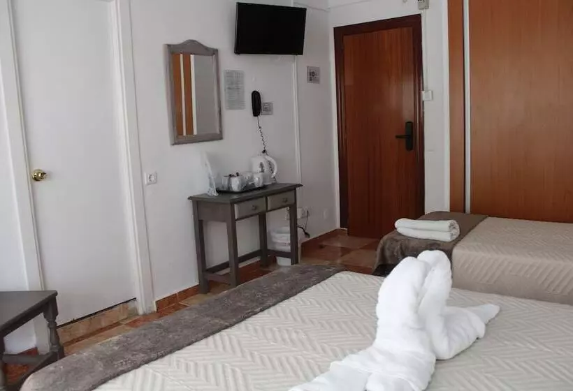 Отель Hostal Virgen Del Rocio Ii