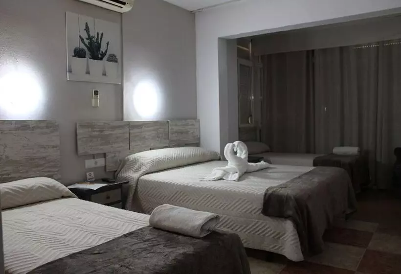 Отель Hostal Virgen Del Rocio Ii