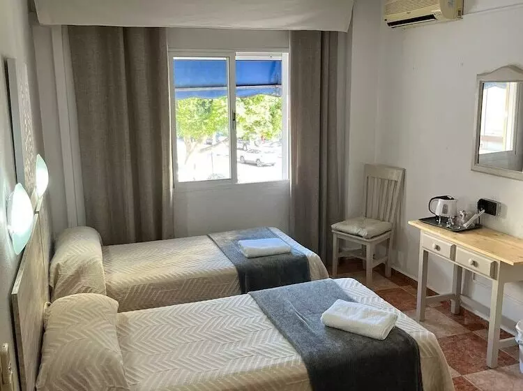 Отель Hostal Virgen Del Rocio Ii