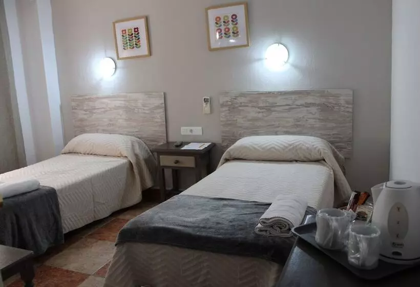 Отель Hostal Virgen Del Rocio Ii