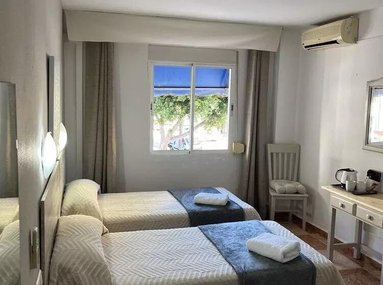 Отель Hostal Virgen Del Rocio Ii