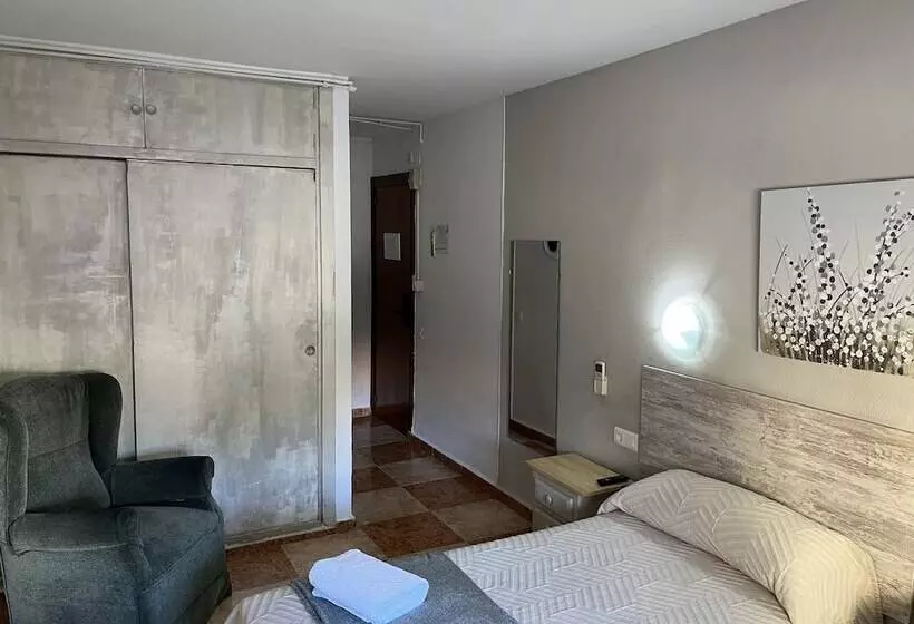 Отель Hostal Virgen Del Rocio Ii