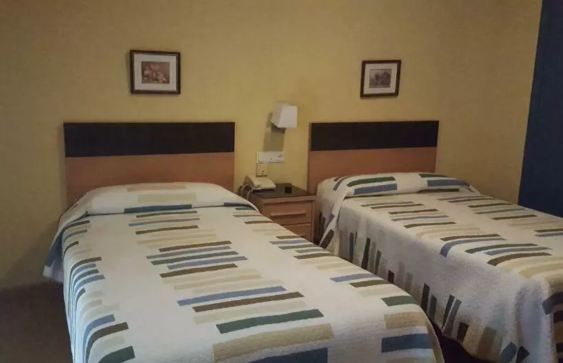 בית מלון כפרי Hostal Guzman El Bueno By Gaiarooms