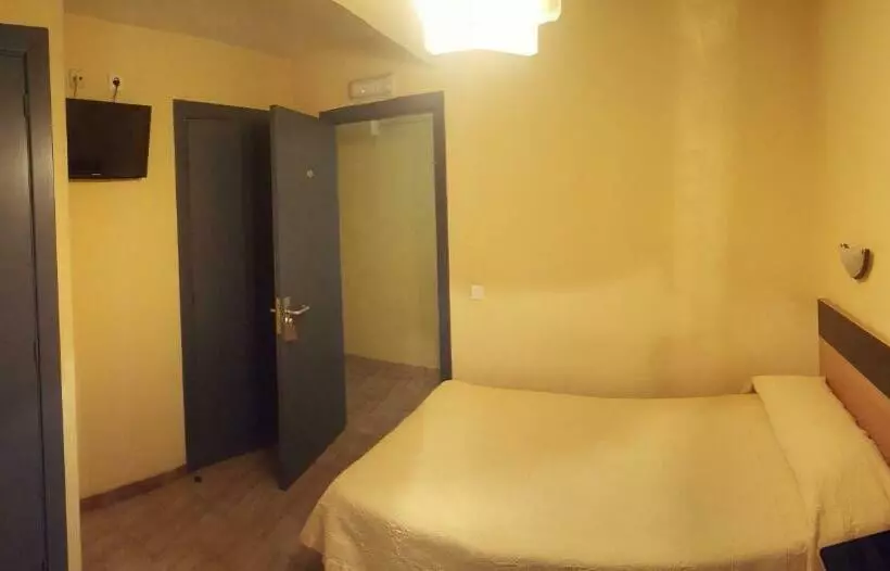 בית מלון כפרי Hostal Guzman El Bueno By Gaiarooms