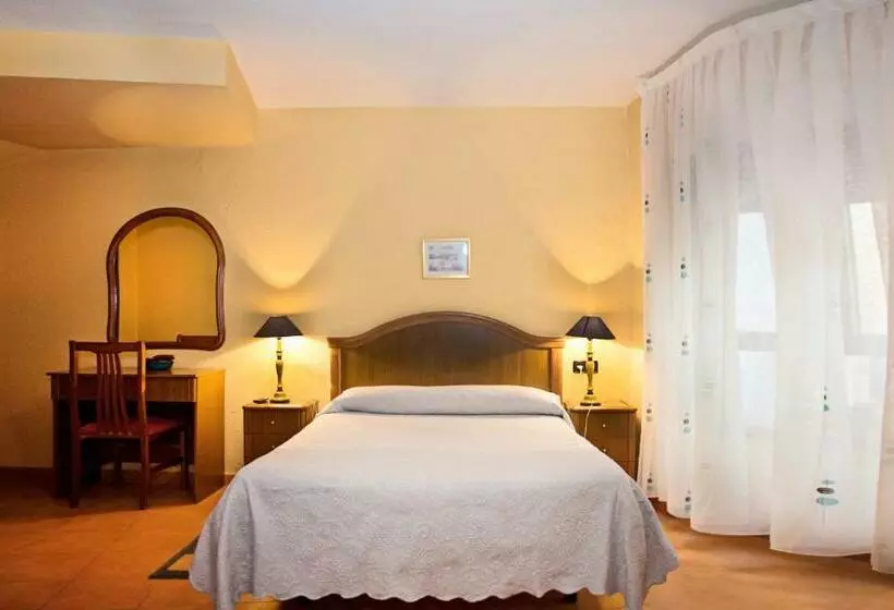 בית מלון כפרי Hostal Guzman El Bueno By Gaiarooms