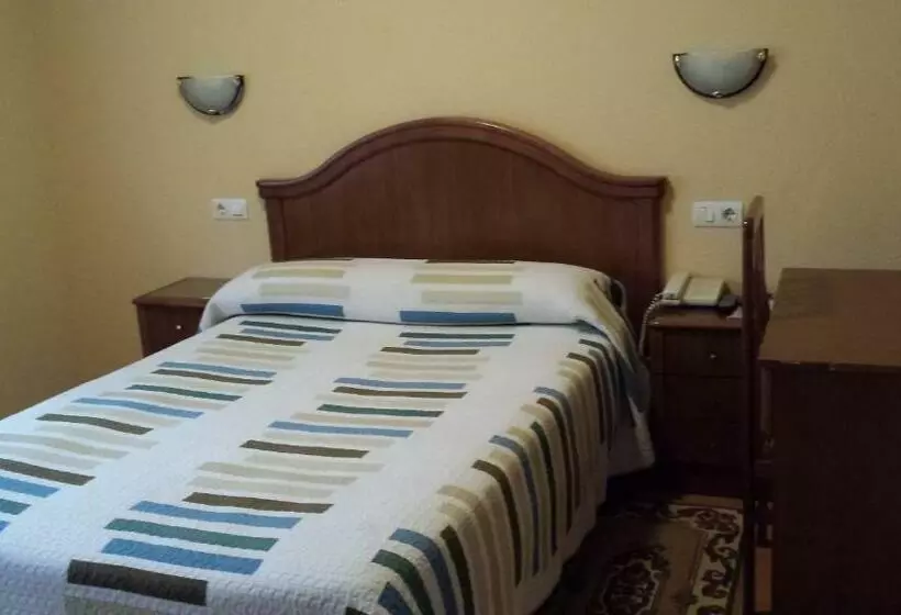 בית מלון כפרי Hostal Guzman El Bueno By Gaiarooms