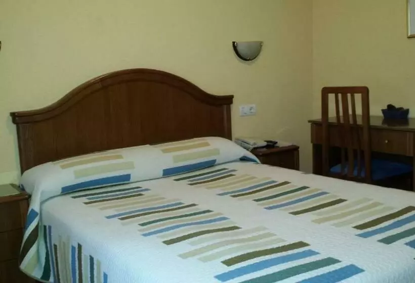 בית מלון כפרי Hostal Guzman El Bueno By Gaiarooms