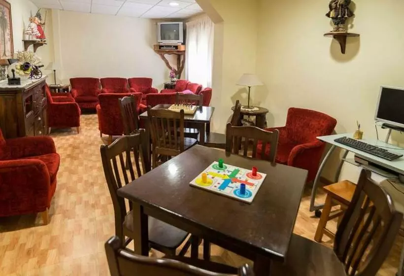 호텔 Hostal Restaurante Asador Pañart
