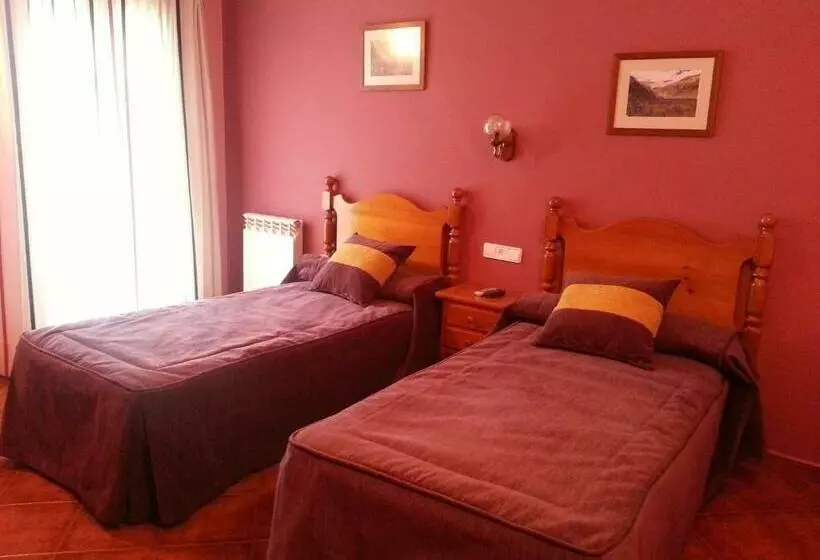 호텔 Hostal Restaurante Asador Pañart