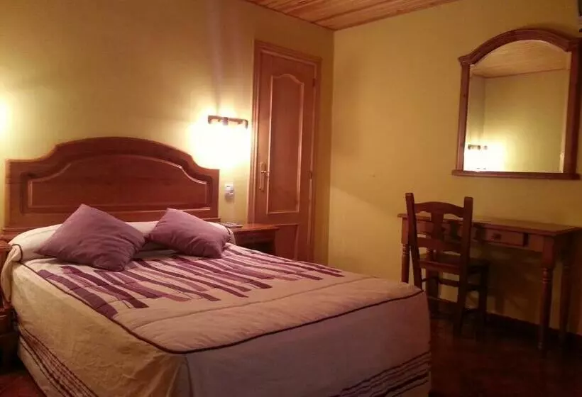 호텔 Hostal Restaurante Asador Pañart